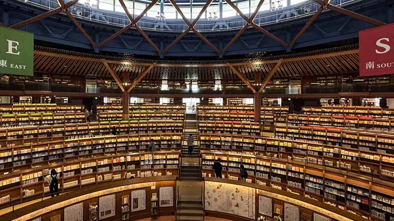 石川県立図書館